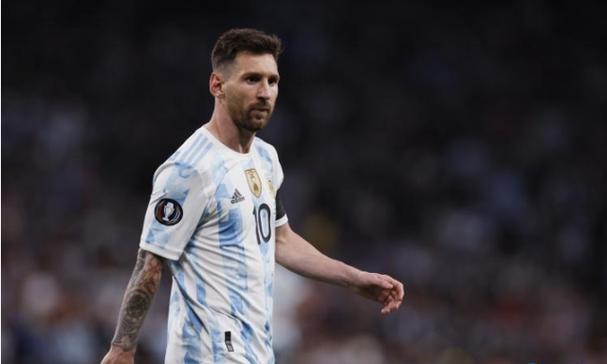 足球专家：拜仁准备破例给凯恩长合同，他如果去巴萨就得大幅降薪